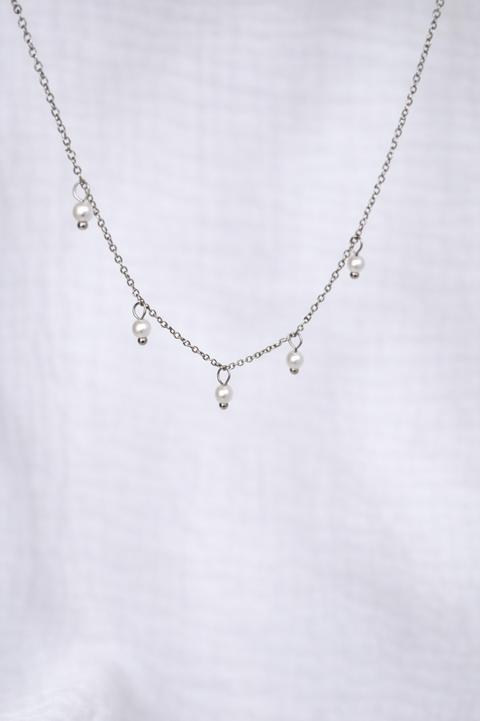 Dainty Pearl Necklace
